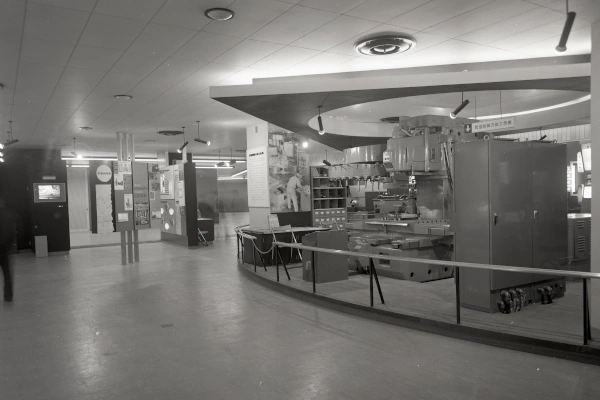 数値制御万能工作機